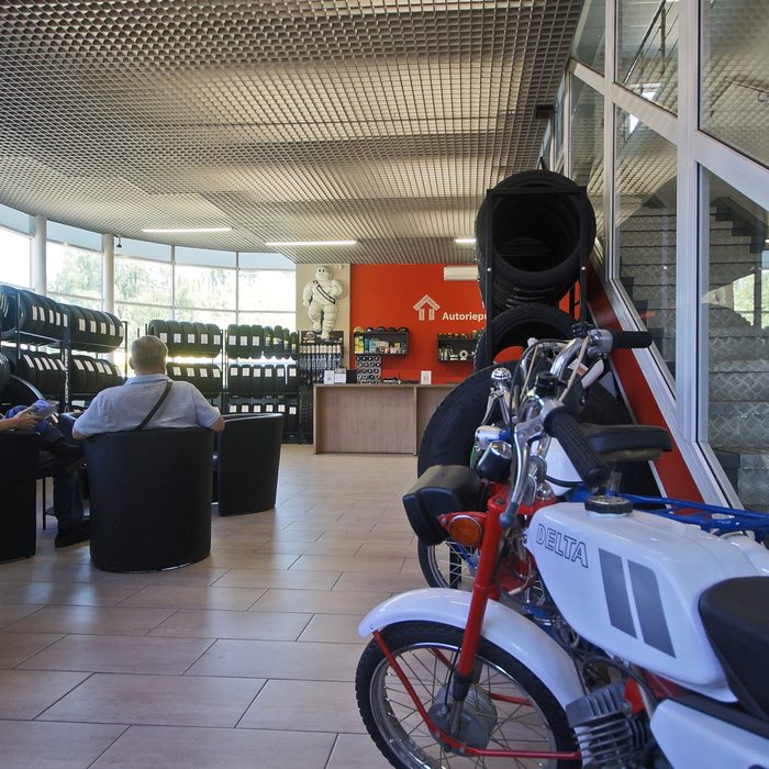 Riepu veikals un klientu apkalpošanas zona
