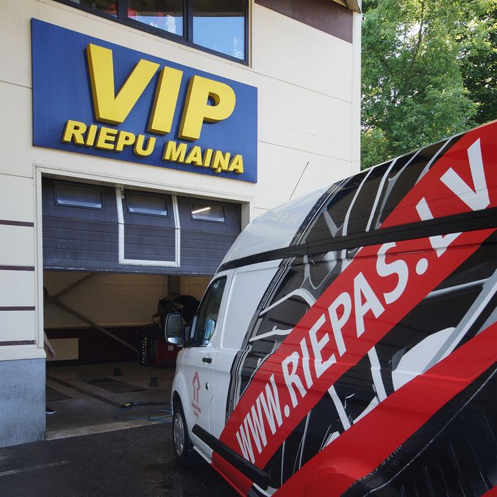 VIP riepu maiņas bokss Ziepniekkalna ielā 2